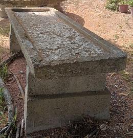 Secchiaio e anello del pozzo di marmo