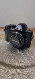 OLYMPUS E-M10 III