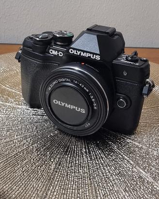 OLYMPUS E-M10 III