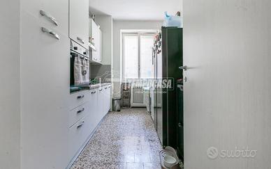 AMPIO 2 LOCALI CON CUCINA ABITABILE