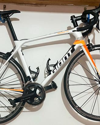 Bici da corsa e rullo