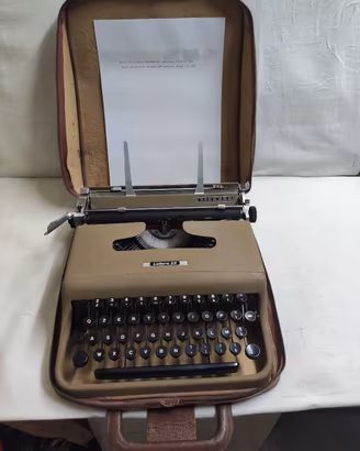 Macchina da scrivere Olivetti Lettera 22  1°serie