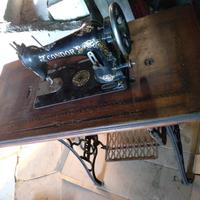 Macchina da cucire d'epoca