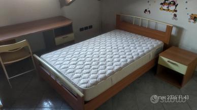 Letto, comodino, armadio , 2 casetiere, scrivania 