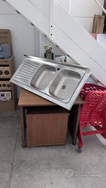 Lavabo da cucina in acciaio