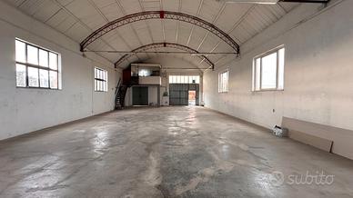 Torre Sansone,Capannone di 650mq con terreni