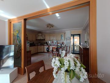 Appartamento in villa con box vista mare