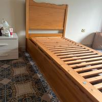 Letto in legno massello realizzato dal falegname