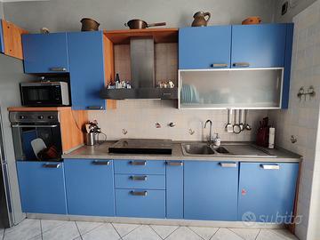 CUCINA MODERNA BLU  OPACO E LEGNO