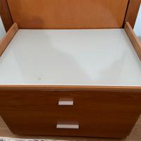 2 comodini in legno chiaro in buono stato