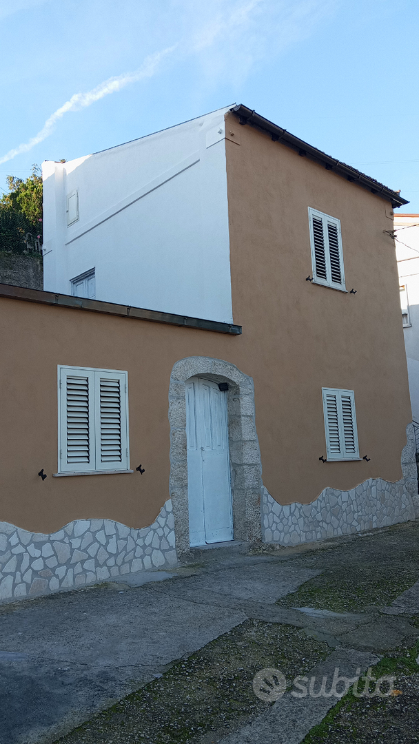 Casa indipendente con spazio dietro è avanti - Vista 2