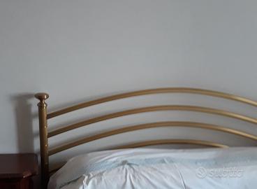 Letto in ottone satinato
