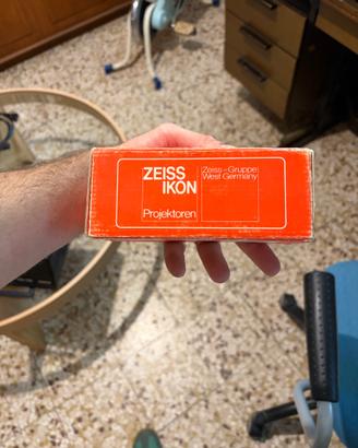 Tele obiettivo Zeiss per proiettore diapositive