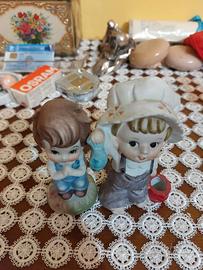 Coppia statuette vintage bimbi in porcellana 