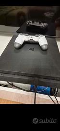 PlayStation 4 con Joystick e Fifa 23