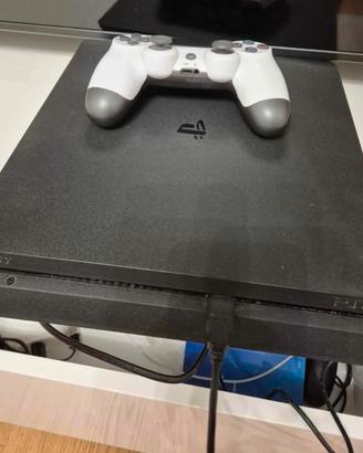 PlayStation 4 con Joystick e Fifa 23