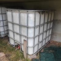 2 Contenitori acqua 1000 litri con gabbia in ferro