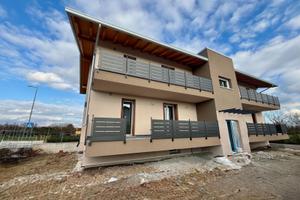 MODERNO APPARTAMENTO CON GIARDINO - nuova costr...