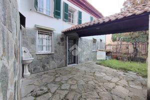 CASA SEMINDIPENDENTE A MOMPERONE