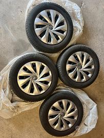 Cerchi oroginali volkswagen con gomme invernali