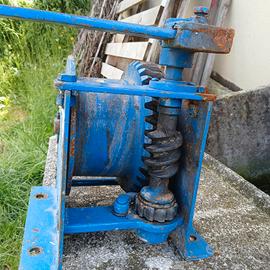 verricelli in ferro con azionamento a maniglia 