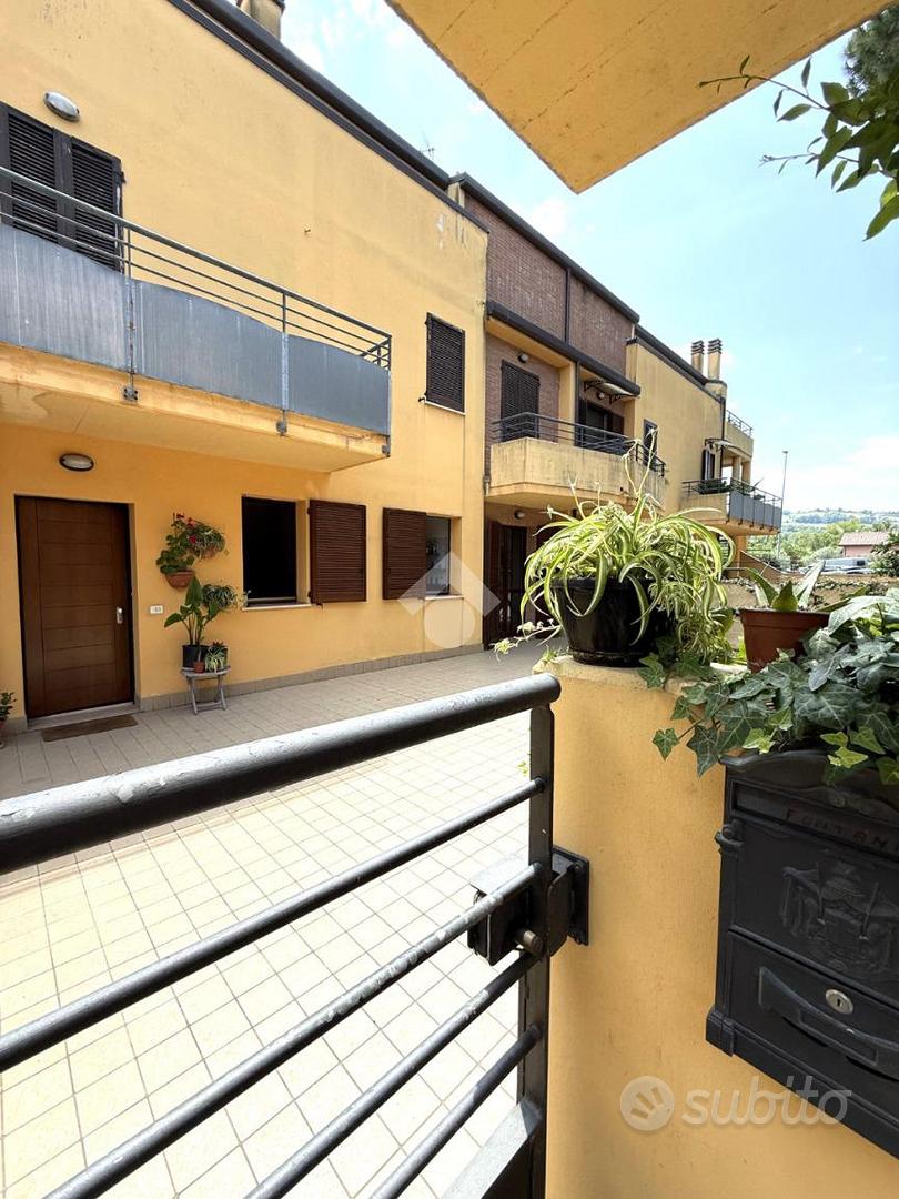 3 LOCALI A VALLEFOGLIA - Vista 2