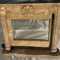 Cornice in marmo per caminetto