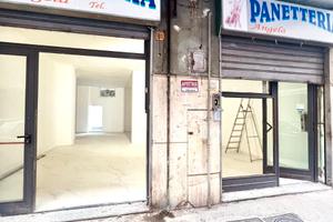 Negozio 2 ante fronte strada Pianura