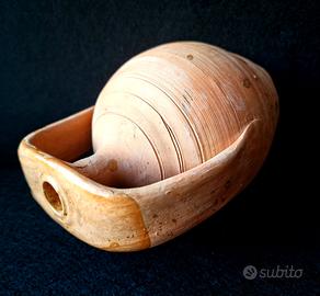 Brocca vintage con doppi manici in stile rustico