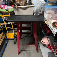 Tavolo alto in metallo