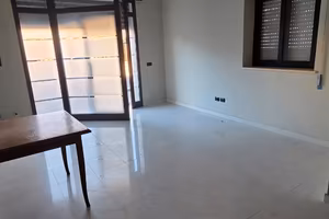 Locale C/6 piano terra con bagno - Via Palatucci