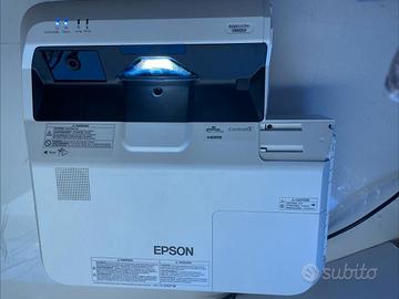 Proiettore Epson Ultra corto 4400 lumen 2 pz