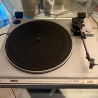 Giradischi  piatto yamaha p220 con testina yamaha