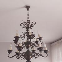 Antico lampadario in bronzo 