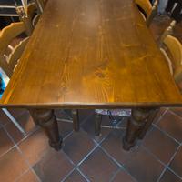 tavolo massiccio da taverna con 8 sedie