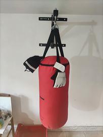 Sacco boxe, supporto muro e guanti 