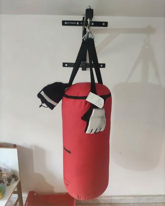 Sacco boxe, supporto muro e guanti 