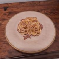 Centrotavola in legno con decorazione di rose