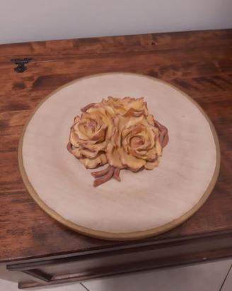 Centrotavola in legno con decorazione di rose