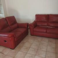 Set 2 divani in ecopelle rossa – 2 e 3 posti – com