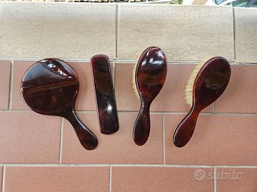 Set antico di 3 spazzole e uno specchio
