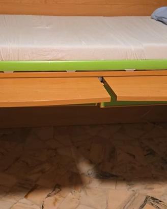 Letto con due scrivanie a scomparsa