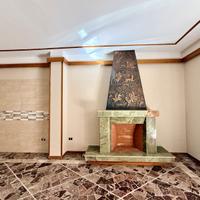 Primo piano ristrutturato semi indipendente