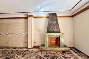 Primo piano ristrutturato semi indipendente