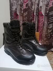 Anfibi militari invernali