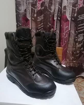 Anfibi militari invernali