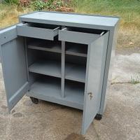 armadio da officina con ruote 