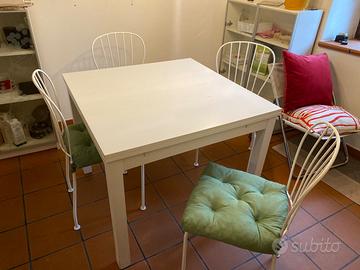 Tavolo e sedie elegante a partire da €10