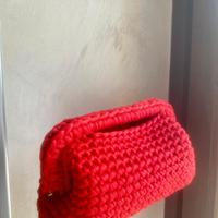 Clutch Bag rossa realizzata a mano con l'uncinetto