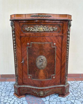 Mobile-Credenza-Cassettiera in legno con fregi